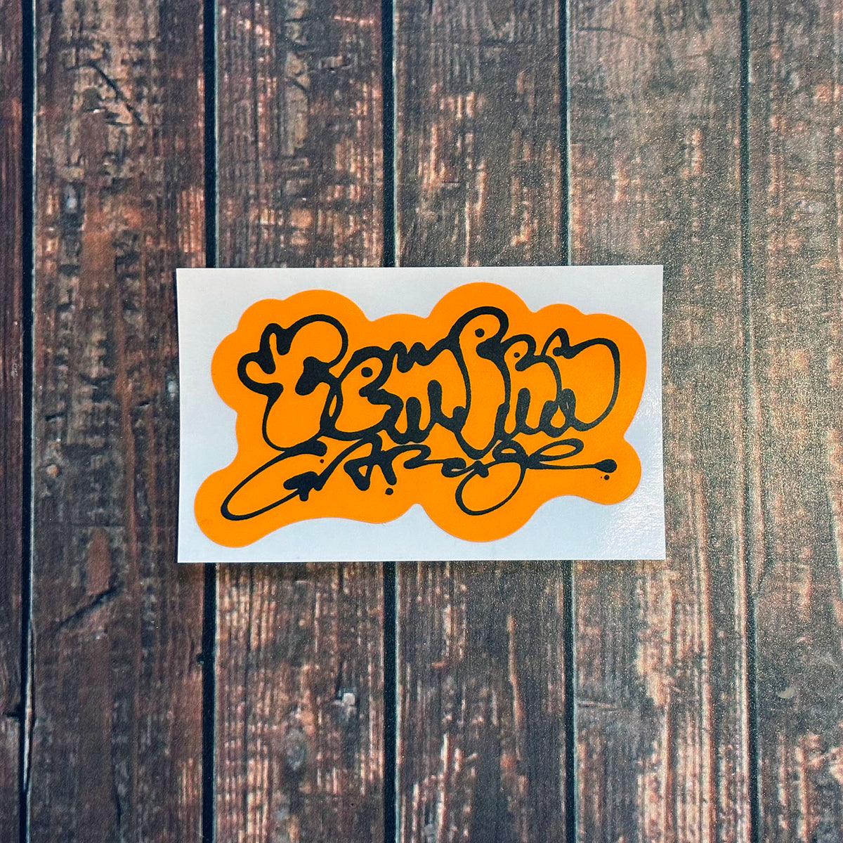 tempra garage × Ryuji Kamiyama ロゴ ステッカー（オレンジ
